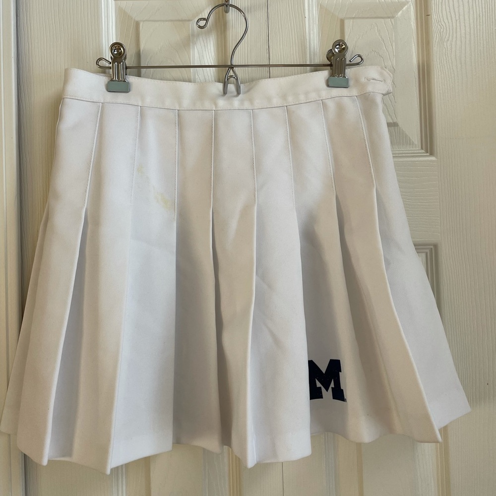 White cheer skirt with Michigan “M”